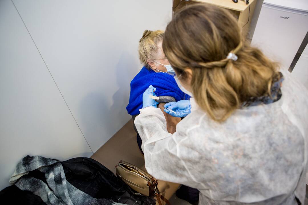 Darbą pradeda didžiausias vakcinavimo centras Lietuvoje – Kauno ledo rūmai