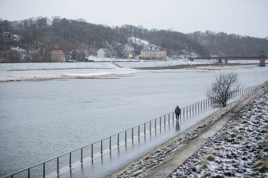 Sekmadienį Kauną nuklojo sniegas
