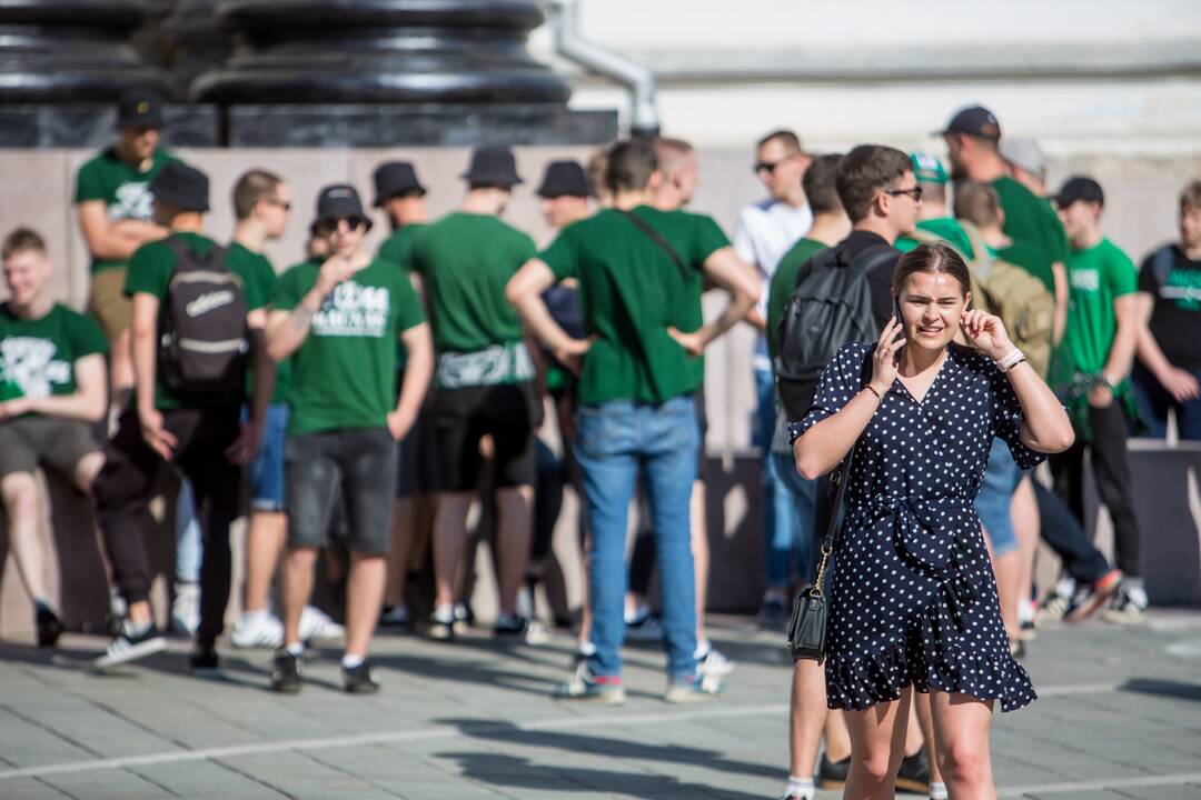 „Žalgirio“ sirgalių eisena prieš LKL finalo rungtynes