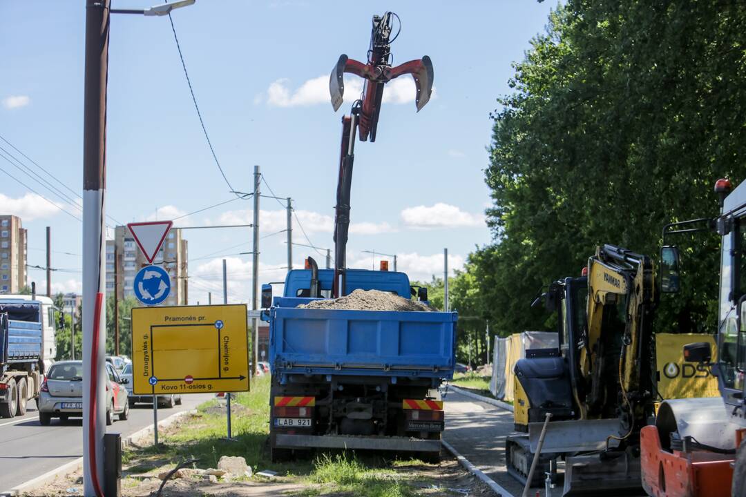 Uždaryta Kovo 11-osios gatvės atkarpa