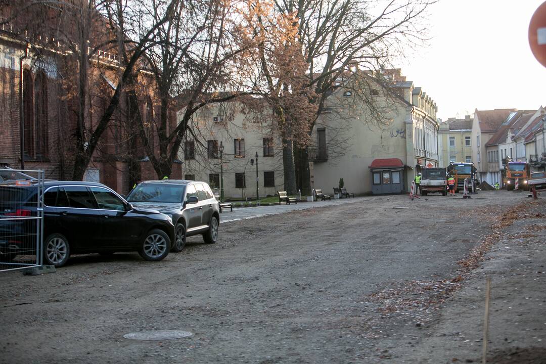 Pristatytas Vilniaus gatvės nulygintas grindinys