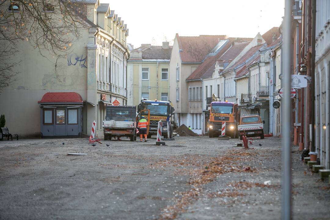 Pristatytas Vilniaus gatvės nulygintas grindinys