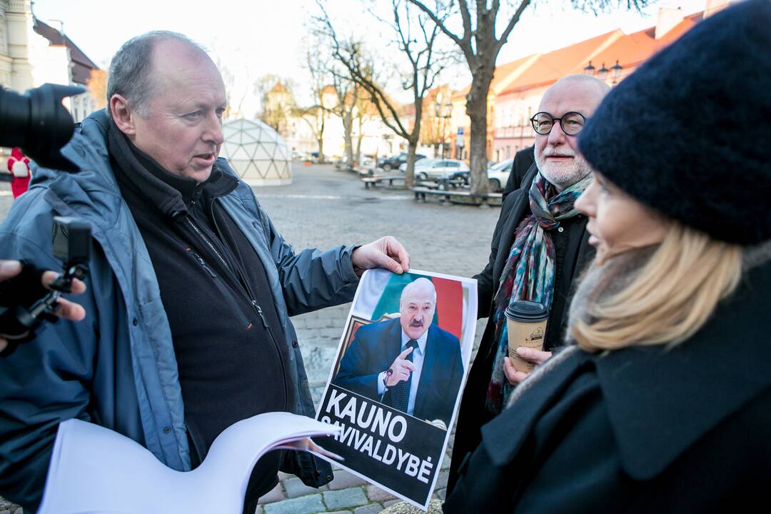 Pristatytas Vilniaus gatvės nulygintas grindinys