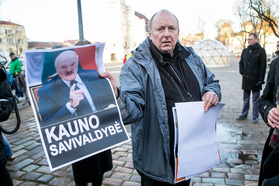 Pristatytas Vilniaus gatvės nulygintas grindinys