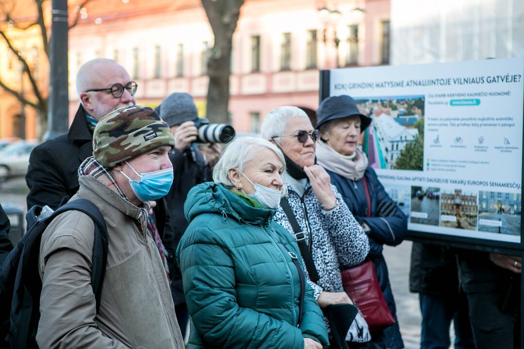 Pristatytas Vilniaus gatvės nulygintas grindinys