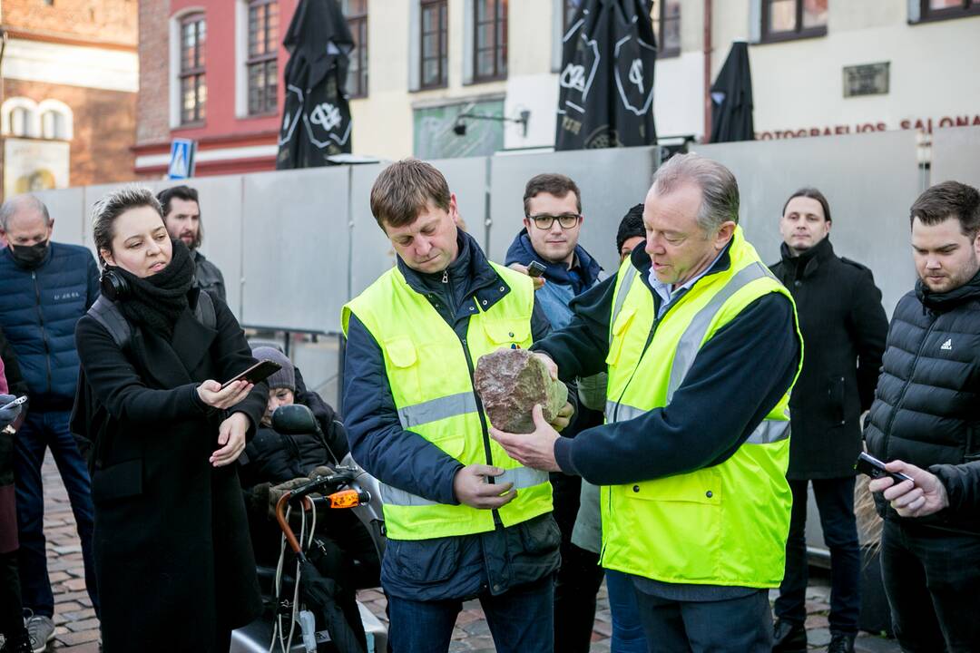 Pristatytas Vilniaus gatvės nulygintas grindinys