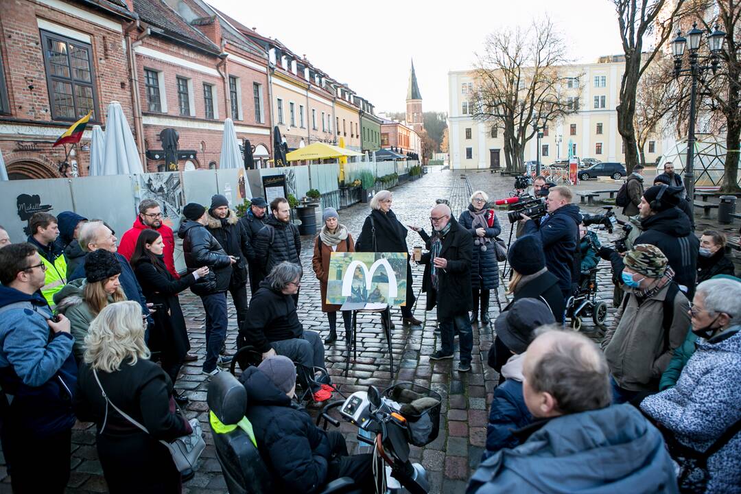 Pristatytas Vilniaus gatvės nulygintas grindinys