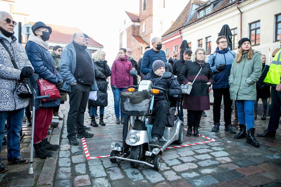 Pristatytas Vilniaus gatvės nulygintas grindinys