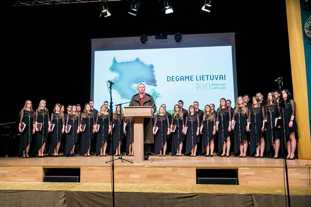 Įteikti Kauno rajono garbės ženklai, sukurta instaliacija "Degame Lietuvai"
