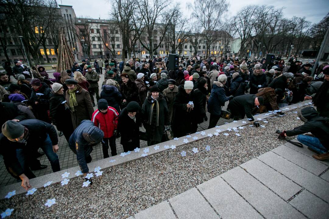 Sausio 13-osios minėjimas Karo muziejaus sodelyje