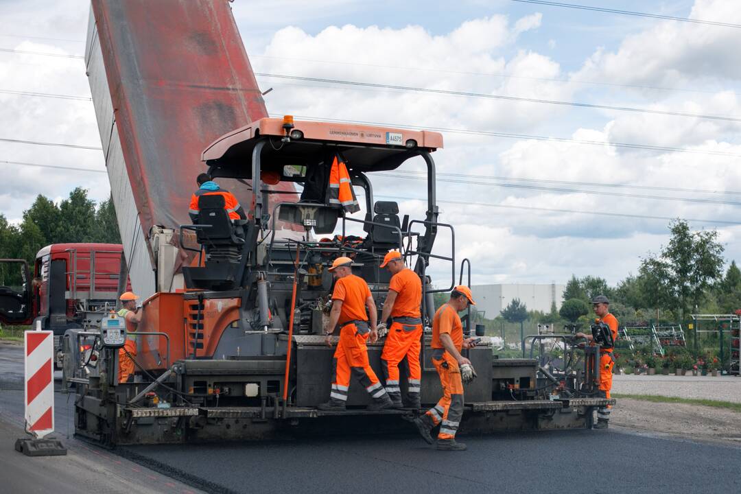 Statybininkai ir kelininkai pusdieniui stabdys darbą valstybinės reikšmės objektuose