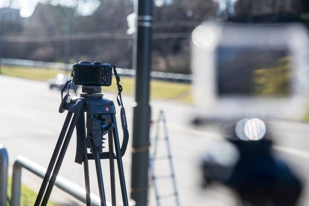 Vairuotojai širsta: gavo baudas, nors tuo metu buvo kitame mieste