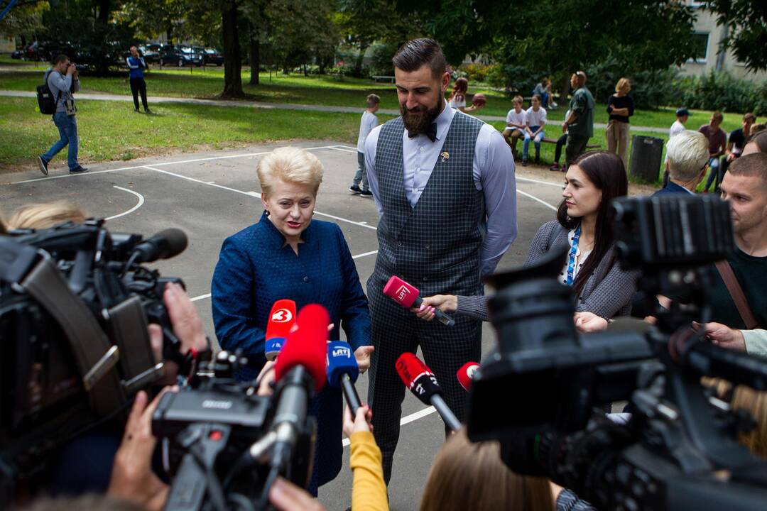 D. Grybauskaitė ir J. Valančiūnas atidarė paauglių dienos namus