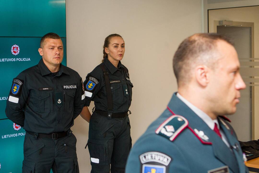 Policija pristatė naujas pareigūnų uniformas