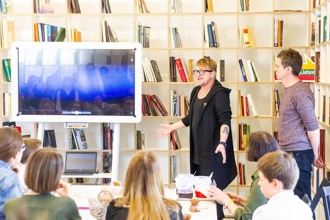 Prezidentė dalyvavo velykinėse edukacinėse dirbtuvėse