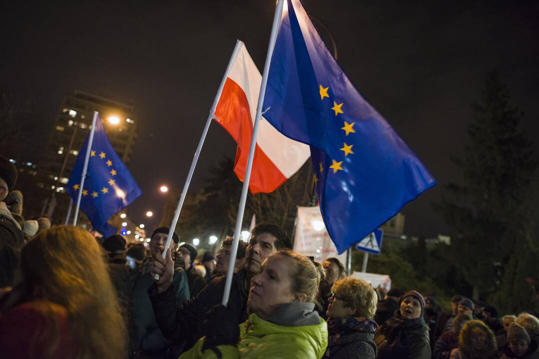 Lenkijos Senatas atmetė teisėjų „antsnukio įstatymą“