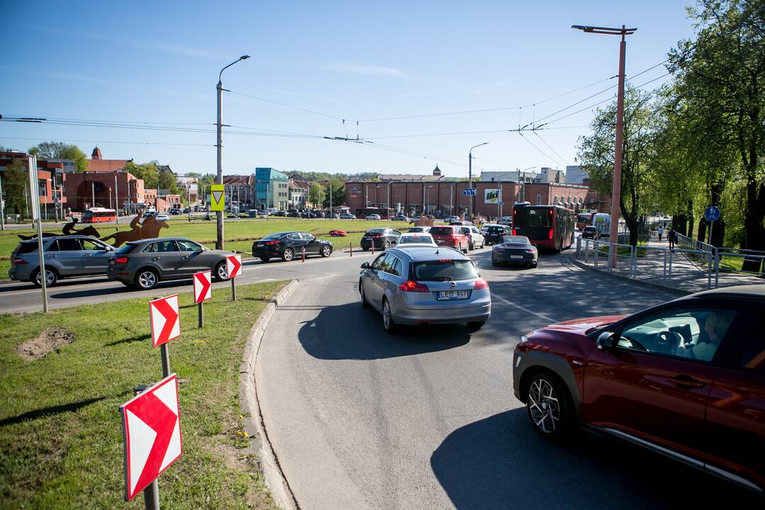 Eismo spūstys prieš Kauno pilies žiedinės sankryžos rekonstrukciją