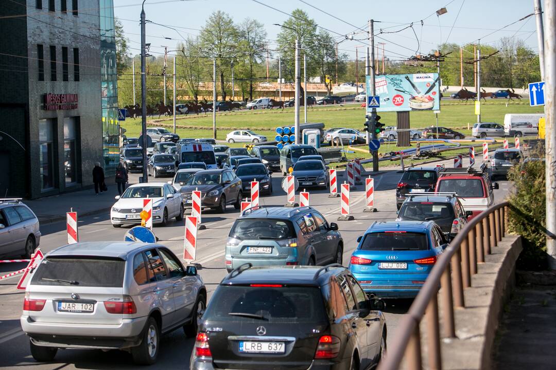 Eismo spūstys prieš Kauno pilies žiedinės sankryžos rekonstrukciją