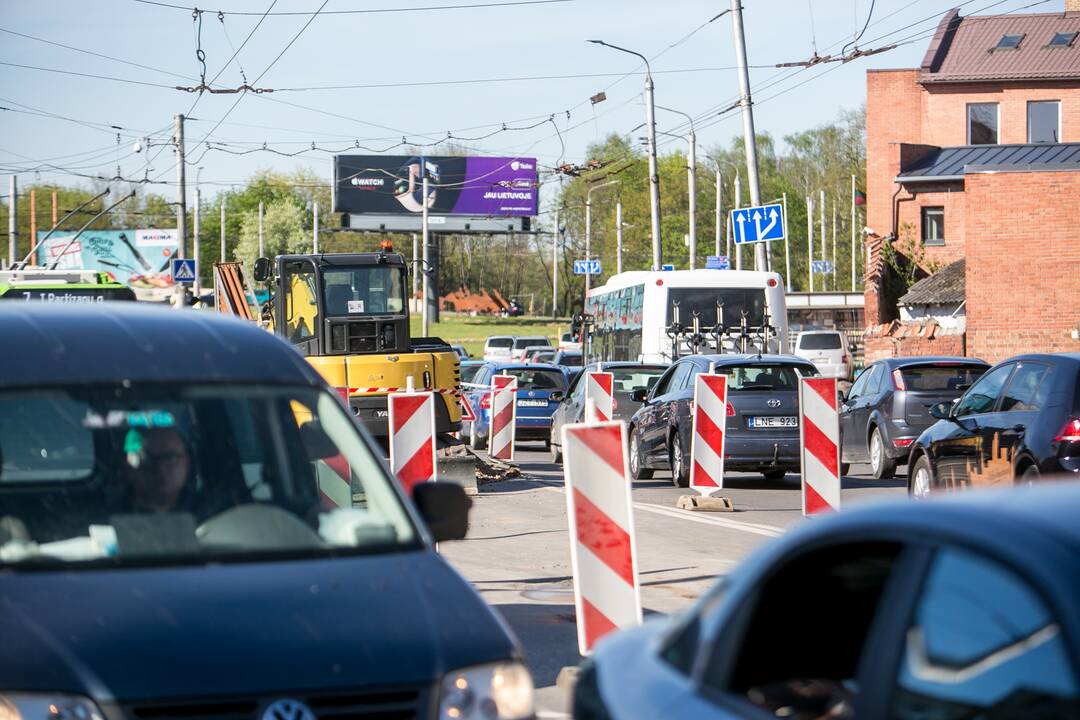 Eismo spūstys prieš Kauno pilies žiedinės sankryžos rekonstrukciją