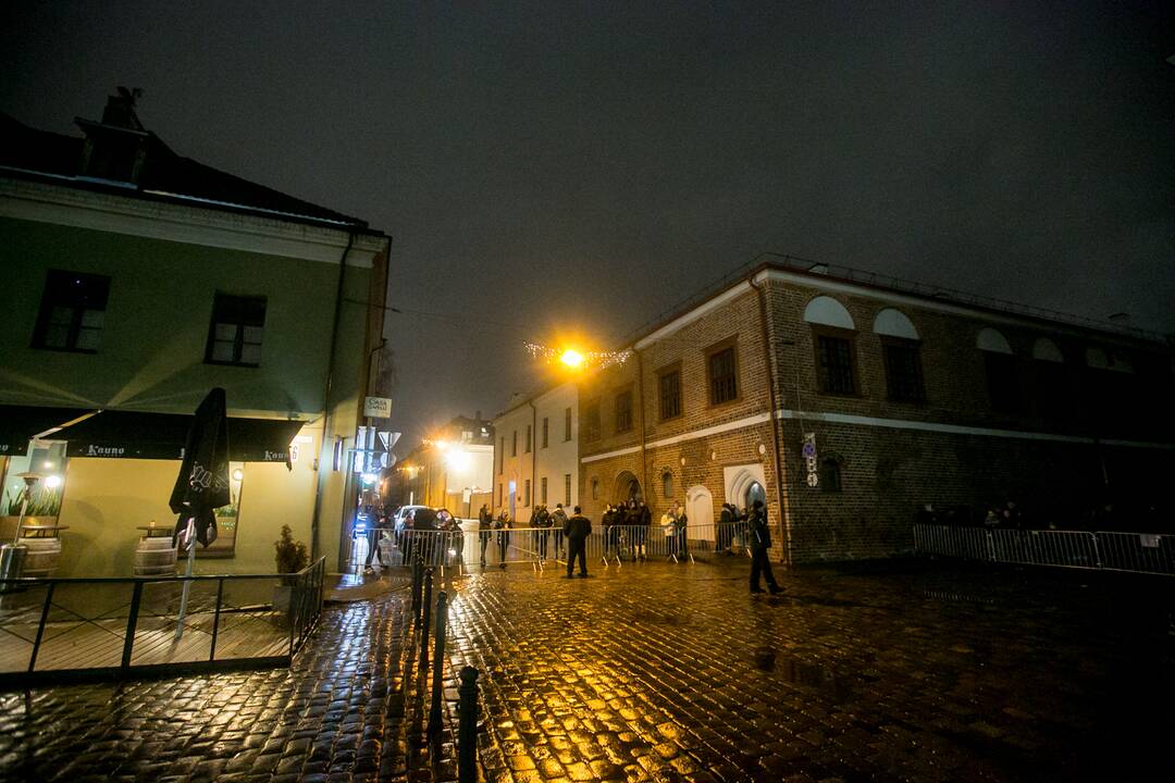 Kalėdų eglės įžiebimas: kauniečiai rinkosi prie tvorų