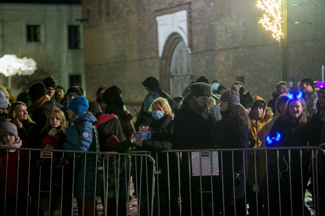 Kalėdų eglės įžiebimas: kauniečiai rinkosi prie tvorų