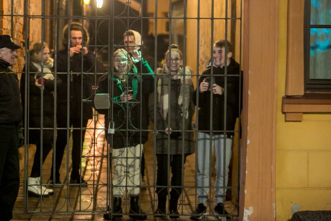 Kalėdų eglės įžiebimas: kauniečiai rinkosi prie tvorų