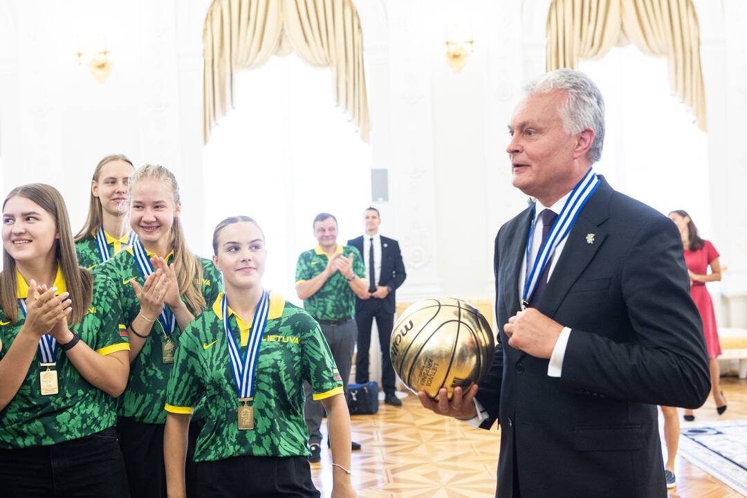 Lietuvos jaunių merginų krepšinio rinktinė susitiko su prezidentu