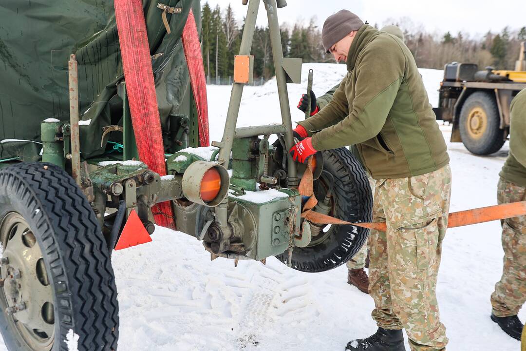 Priešlėktuvinių pabūklų išsiuntimas į Ukrainą