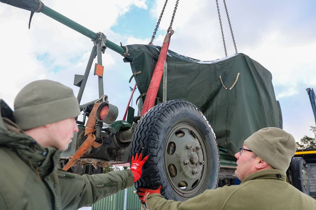 Priešlėktuvinių pabūklų išsiuntimas į Ukrainą