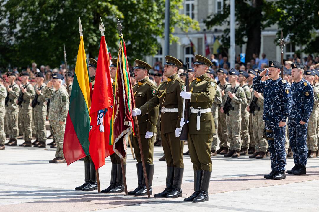 Lietuvos ginkluotųjų pajėgų vėliavų, būrių ir vadų rikiuotė