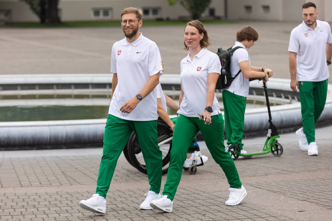 Į paralimpines žaidynes Paryžiuje išlydėti Lietuvos sportininkai