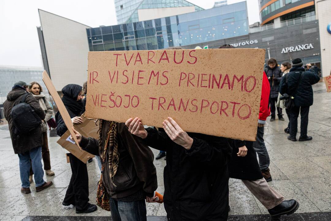 Vilniuje – protestas prieš planus kelti viešojo transporto bilietų kainas