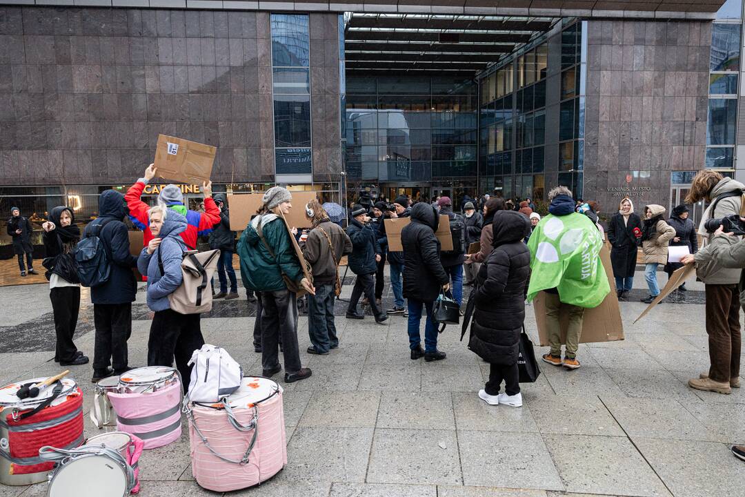 Vilniuje – protestas prieš planus kelti viešojo transporto bilietų kainas