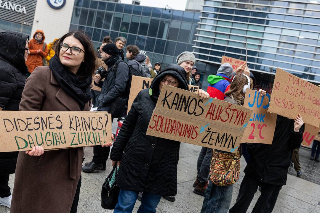 Vilniuje – protestas prieš planus kelti viešojo transporto bilietų kainas