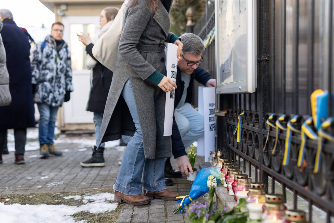 Laisvosios Rusijos forumas prie Ukrainos ambasados surengė solidarumo akciją