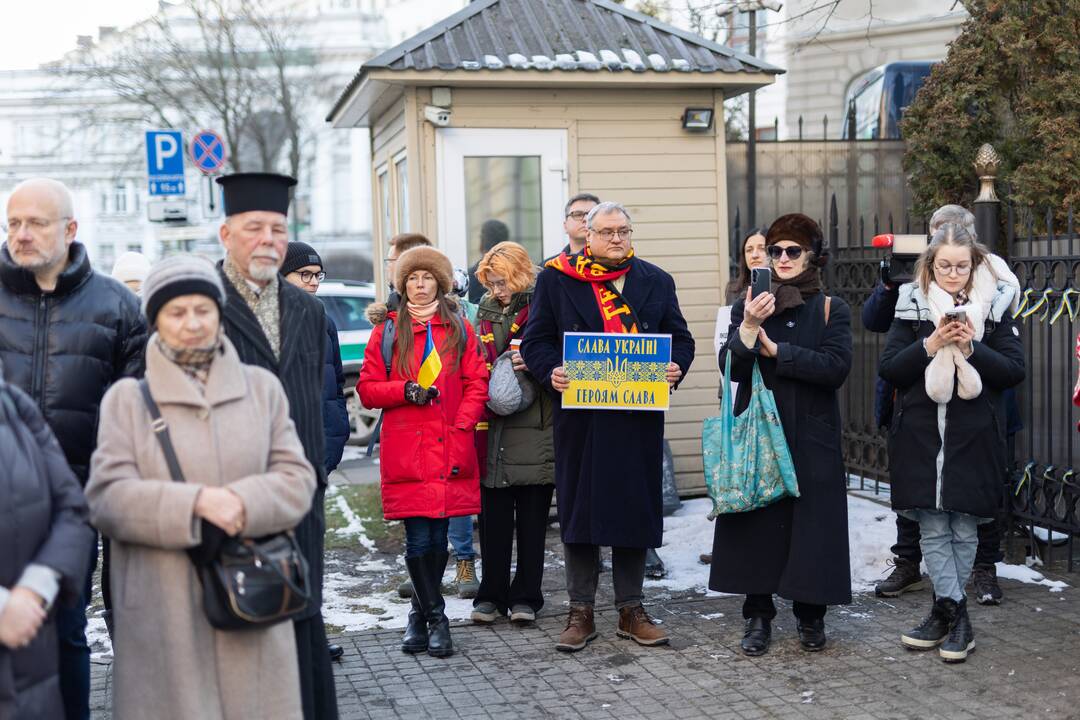 Laisvosios Rusijos forumas prie Ukrainos ambasados surengė solidarumo akciją