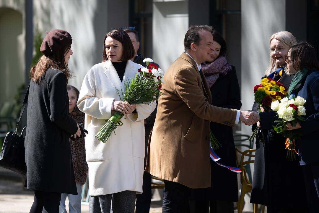 Gėlių padėjimo ceremonija Sapiegų parke prie „Černobylio motinos“ paminklo