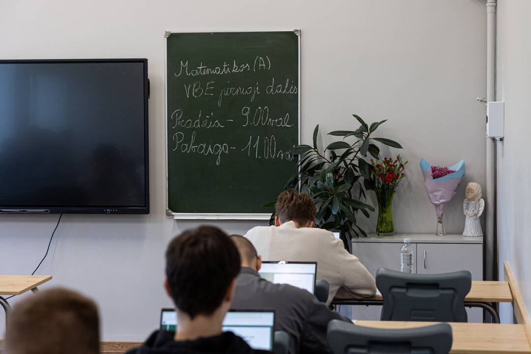 Vienuoliktokai laiko matematikos egzaminą