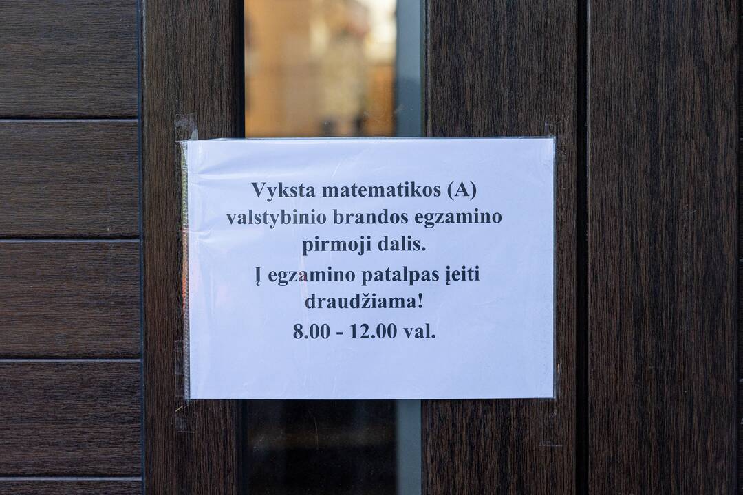 Vienuoliktokai laiko matematikos egzaminą