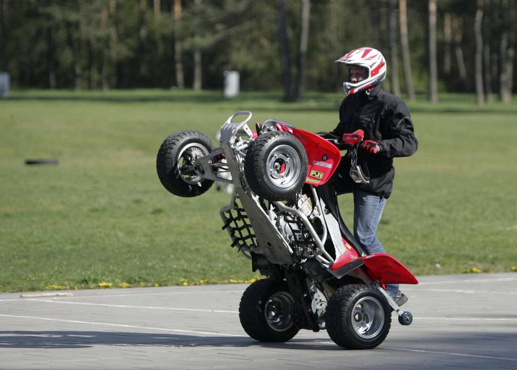 Ko nepamiršti įsigyjant keturratį ar motorolerį?