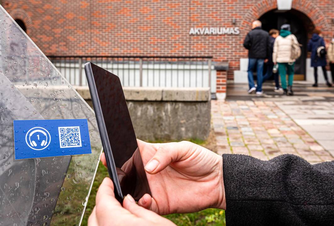 Audiogidą testuoja Klaipėdos miesto pagyvenusių žmonių asociacijos nariai.