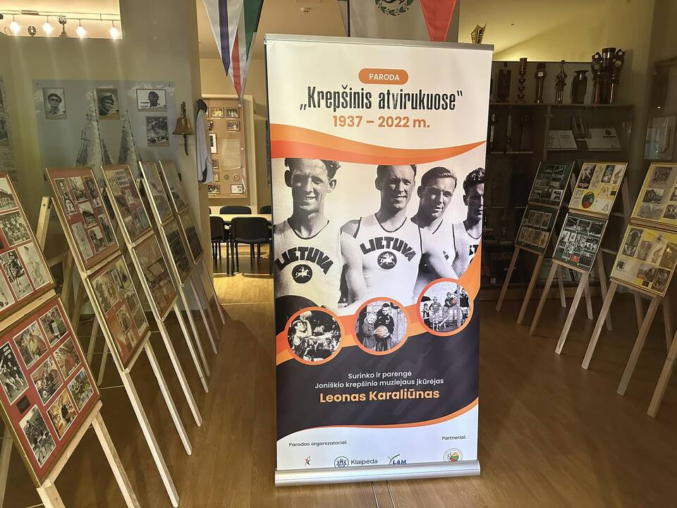 Klaipėdoje – unikali krepšinio atvirukų paroda