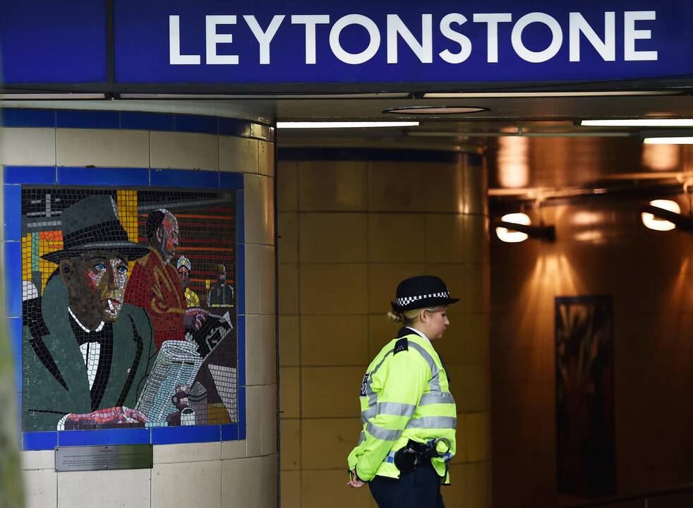 Įtariamasis dėl bandymo nužudyti Londono metropolitene turėjo džihadistų nuotraukų