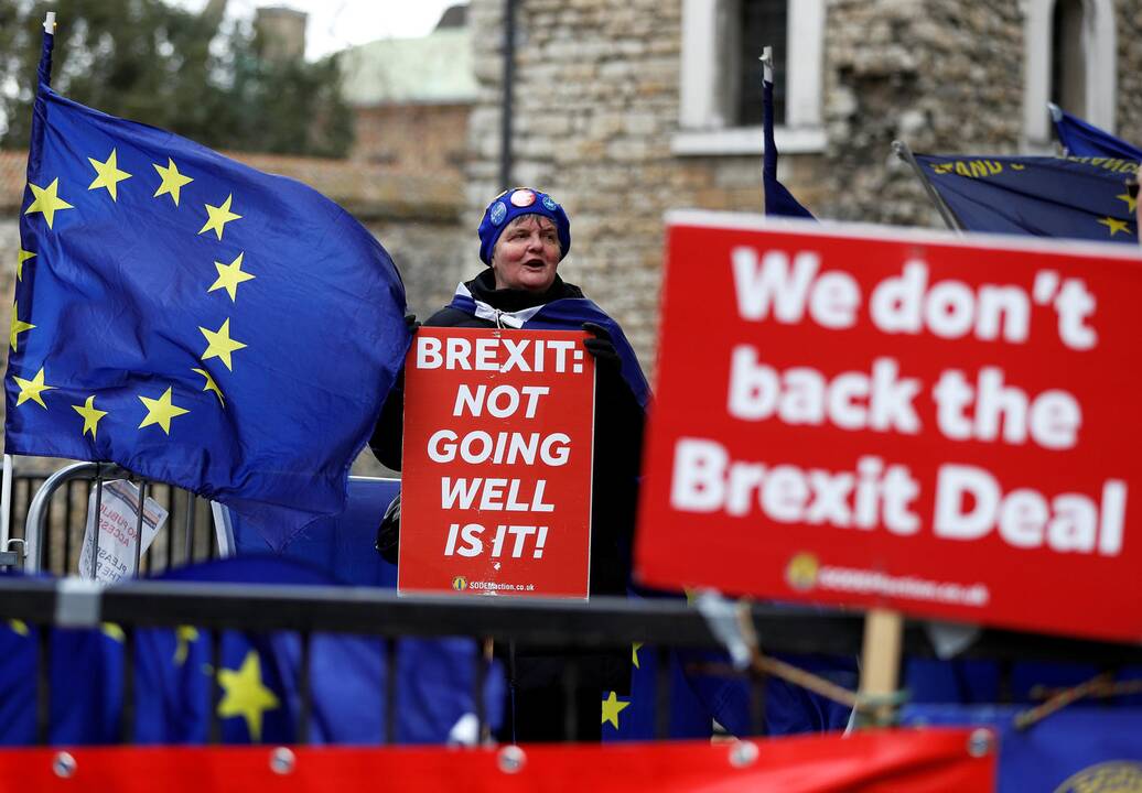 Britanijos parlamentas balsuos dėl galimybės atidėti „Brexit“