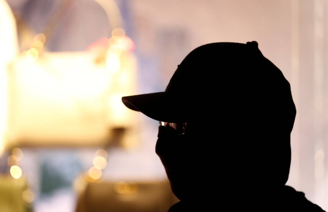 Honkonge protestuotojai susikibo į žmonių grandinę