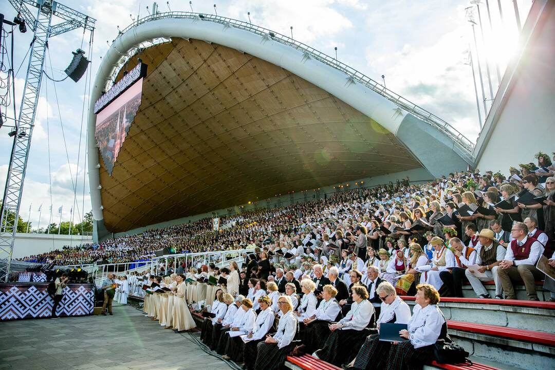 Seimas atnaujino Dainų švenčių įstatymą: daugiau dėmesio mėgėjų meno kolektyvams