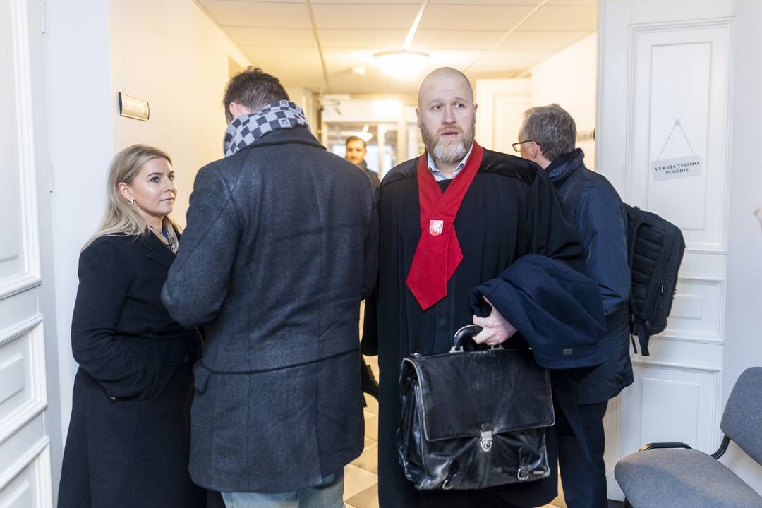 L. R. Galinio teismas dėl galimos korupcijos