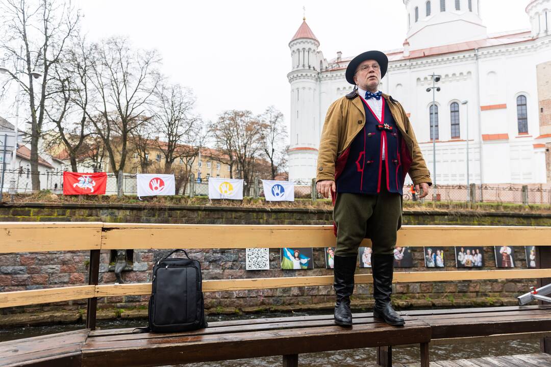 Apeiginės maudynės „Šaltos undinės karštame vandenyje“