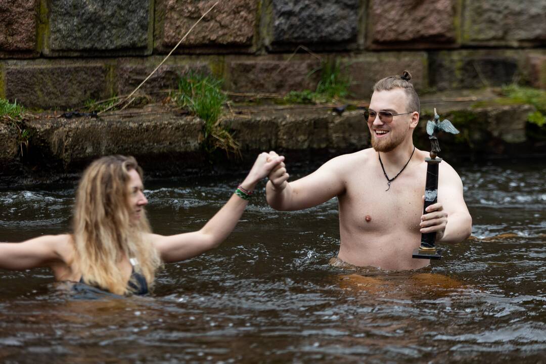 Apeiginės maudynės „Šaltos undinės karštame vandenyje“