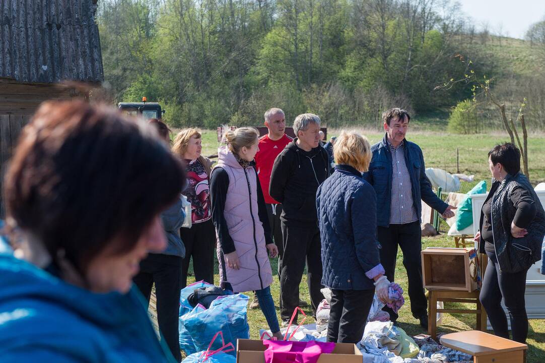Tauragės rajone sudegė klebonijos pastato stogas